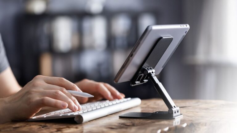 iPad accessories for seniors showcasing an apple pencil, wireless keyboard and ipad stand.